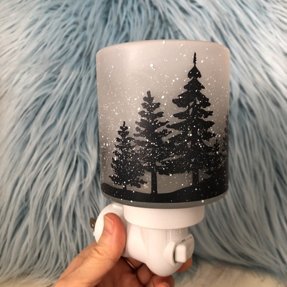 Scentsy WILDLIFE Mini Plug In Wax Warmer Lighted Frosted Glass Winter Deer Trees - Picture 2 of 16